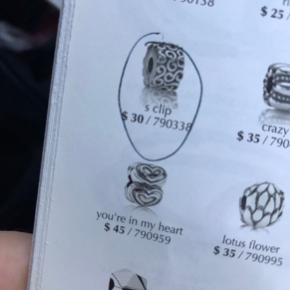 Pandora bracelet only worn once - Picture 6 of 6